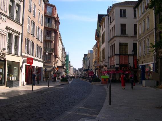  artère commerçante (rue Emile Zola)